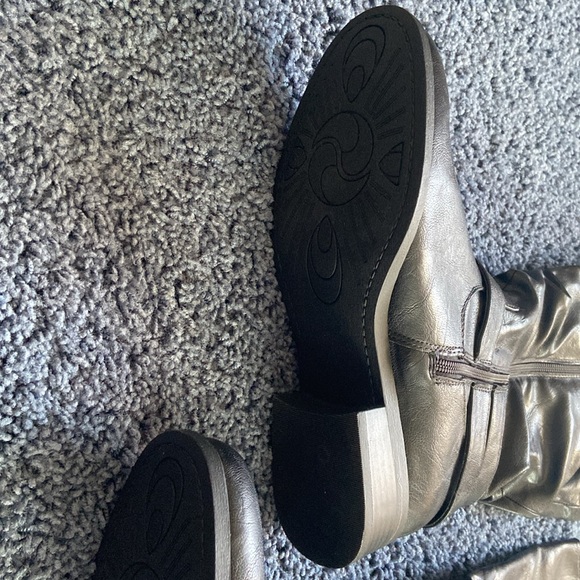 White Mountain Wide Calf, Wide Width Black/Smooth Leather Boots - Picture 6 of 10